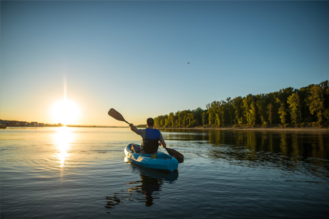 Explore the beautiful waters when you rent a kayak from Beach Bum Rentals in Ocean City, Maryland. which is available for free from Xplorie participating properties.