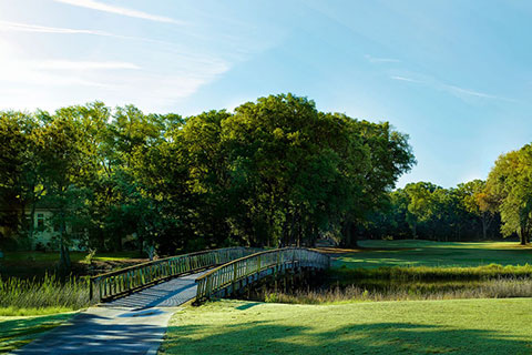A picturesque walkway at the Port Royal Golf Club at Hilton Head Island, South Carolina, where guests staying at Xplorie participating properties can enjoy a free round of golf.