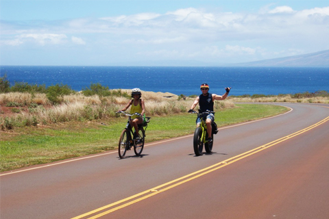 Two people enjoying the Ka'anapali 2-Hour Self-Guided Tour from RideSmart Maui in Lahaina, Hawaii, which is available for free to guests staying at Xplorie Participating properties.