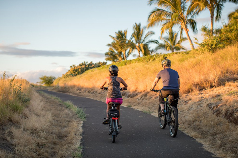 Two people enjoying the incredible views on the Lahaina Historic Self-Guided Tour from RideSmart Maui in Lahaina, Hawaii, which is available for free to guests staying at Xplorie Participating properties.